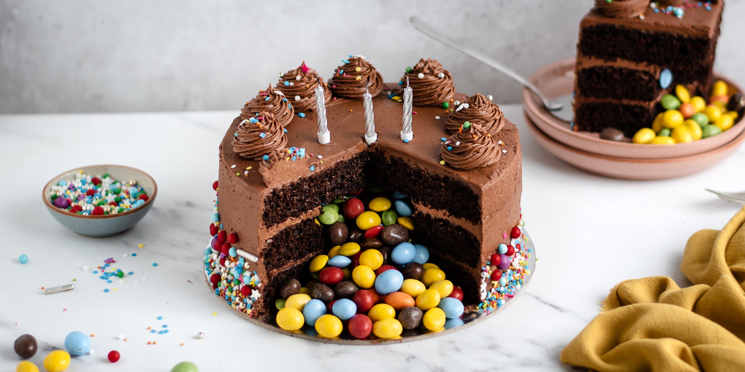 Chocolate pinata store cake